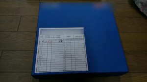 カッターを収納している箱に、ご希望のお客様に研磨記録シールを貼らせていただいています。